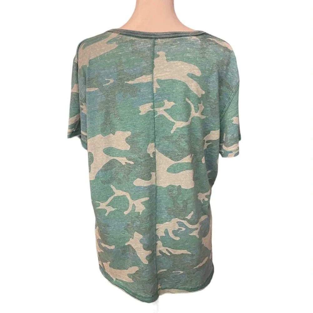 Free People Women Faded Camo Raw Hem Relaxed Crew Neck T-Shirt Green Khaki Small
